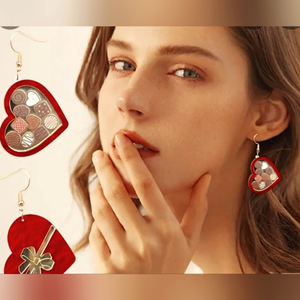 BETSEY JOHNSON VALENTINES BOX OF CHOCOLATES DANGLE EARRINGS NWOT